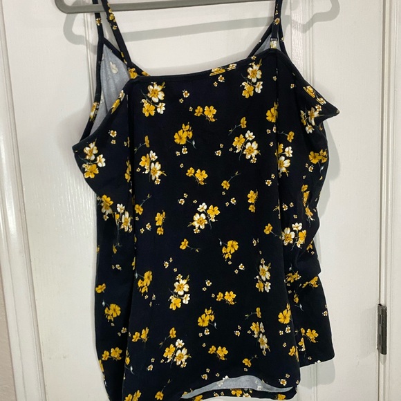 Torrid Foxy cami with flowers - Picture 4 of 4